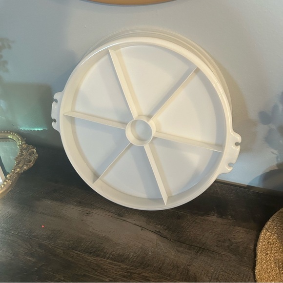Vintage Tupperware 405-9 White Party Susan Divided Relish Tray with Lid 224-1 - Picture 2 of 5